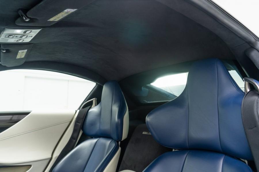 Интерьер Lexus LF-A (108) 2012 года  (фото 2 из 34)